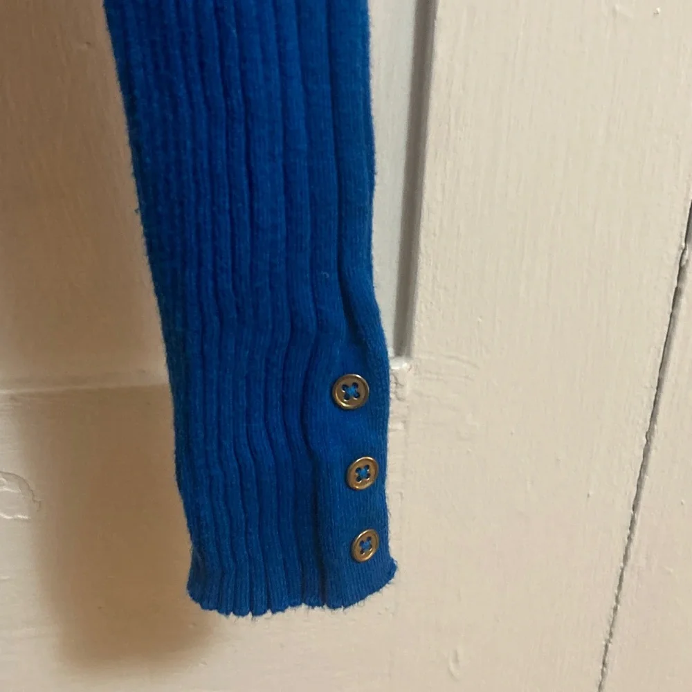 Liz Claiborne Royal Blue V-Neck Sweater - Picture 4 of 4